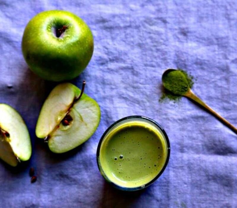 Apple and Chia Seed Green Tea Smoothie