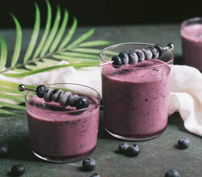 Blueberry and Flaxseed Green Tea Smoothie