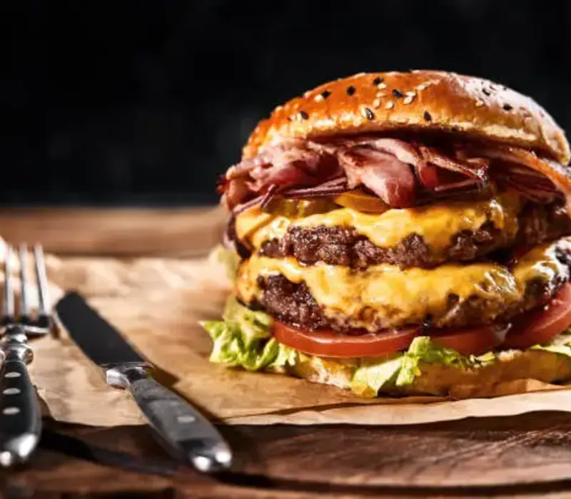 The-Red-Robin-Tavern-Burger