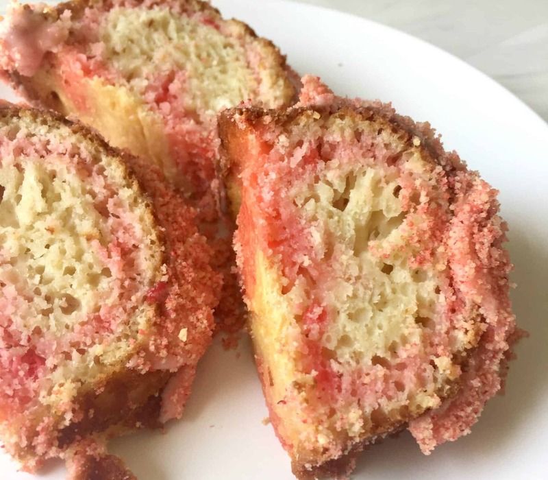 strawberry oreo crunch pound cake Easy to Make Strawberry Oreo Crunch Pound Cake
