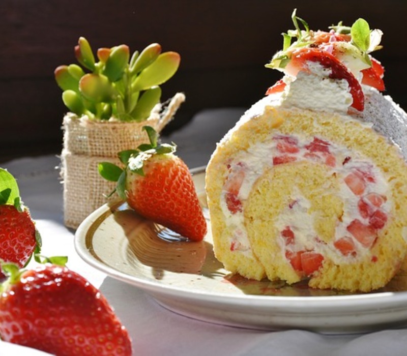 The Amazing Strawberry Roll For You