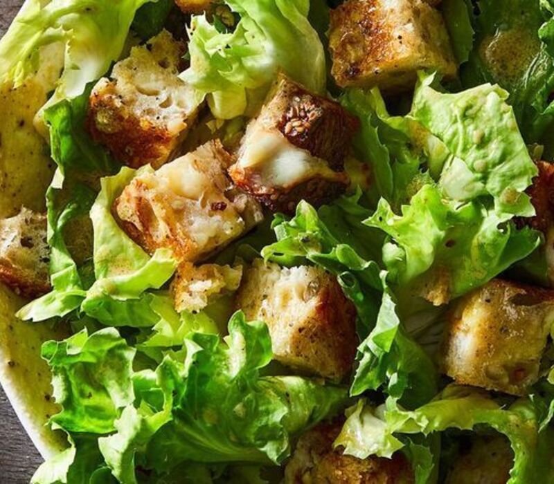 How to Make Crouton Salad?