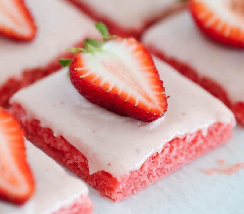 How to Bake Strawberry Brownies?