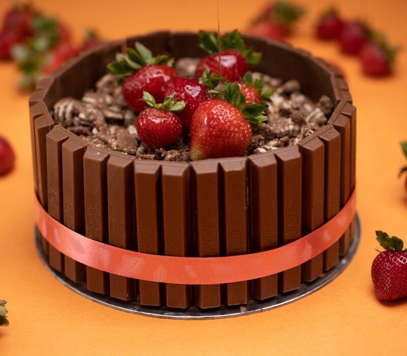 strawberry-kit-kat How to Make Strawberry Kit Kat Cake?